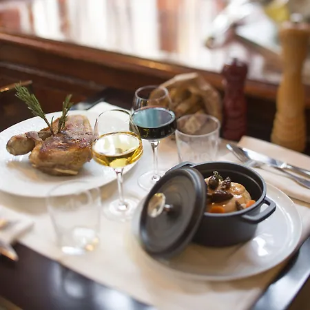 ユヌ シャンブル シェ デュポン 4*